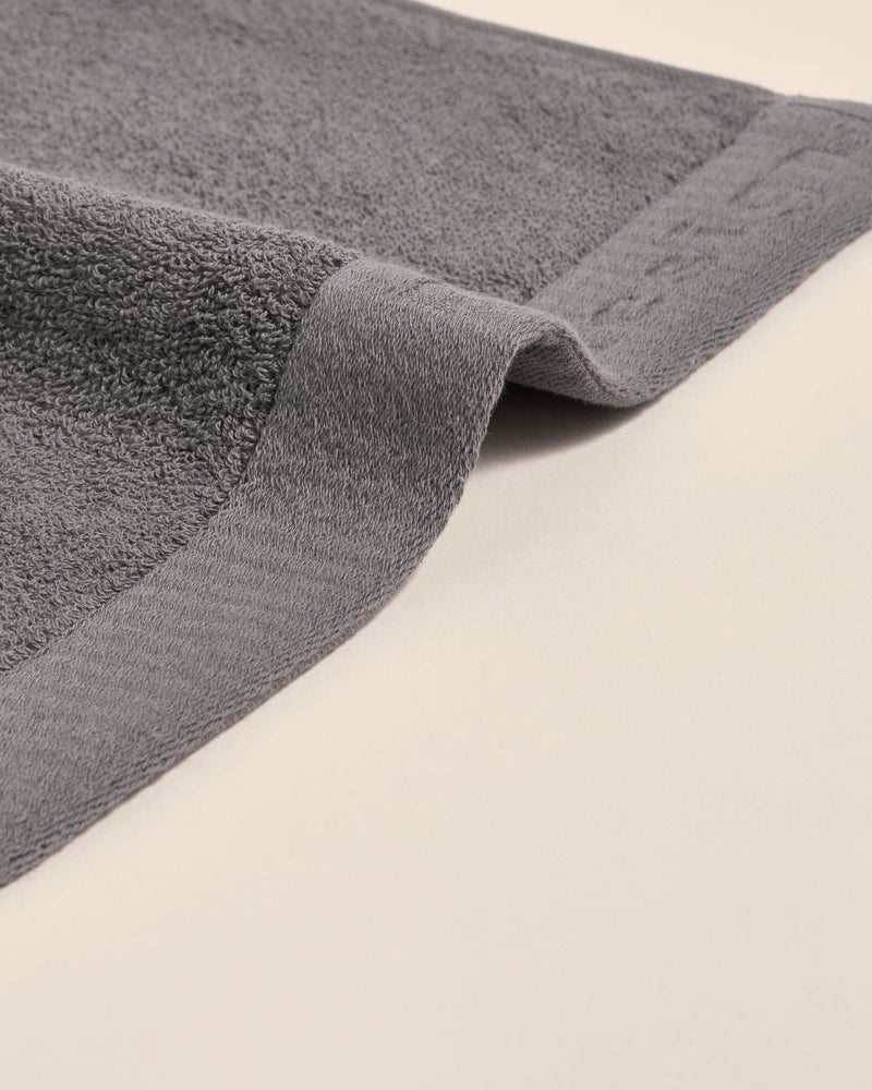 Easy care, holds its shape, long-lasting.
