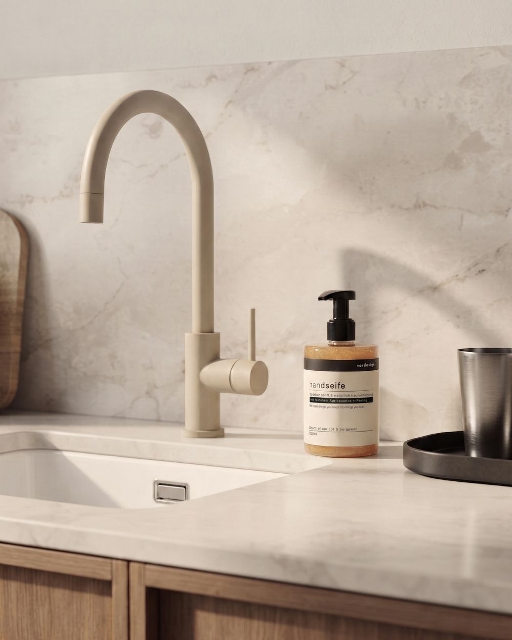 Hand Soap apricot & bergamot 300ml