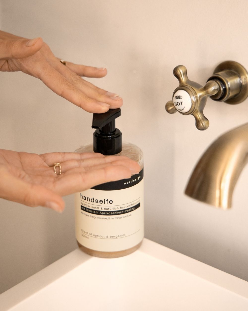 Hand Soap apricot & bergamot 300ml