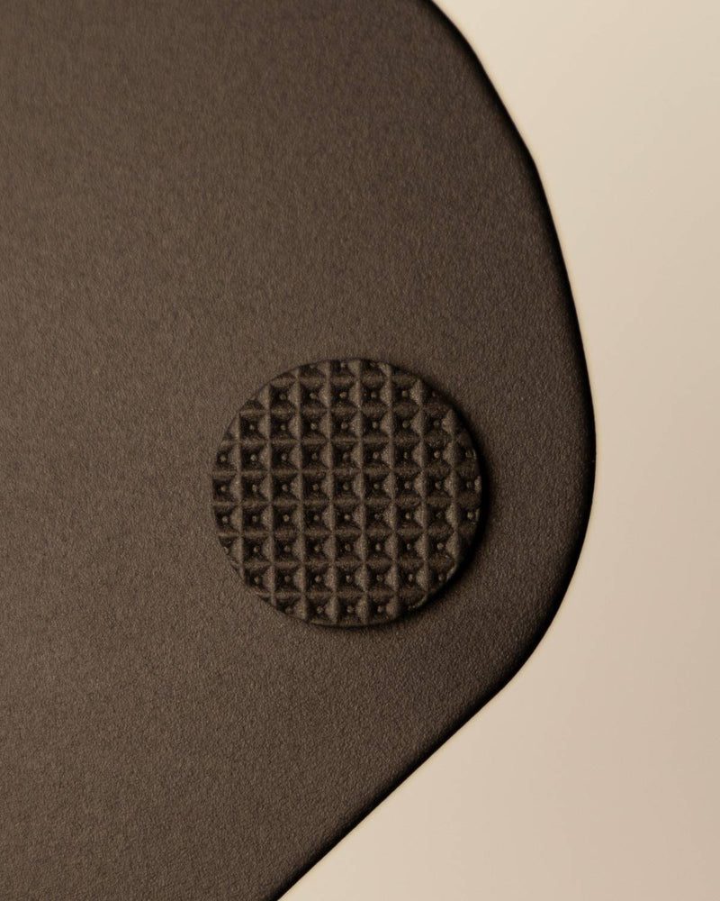 Your table stays flawless. Forever.