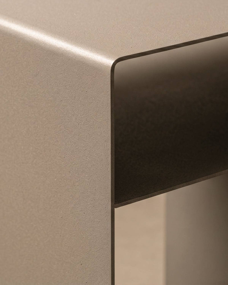 The material in detail: dimensionally stable & timelessly beautiful.